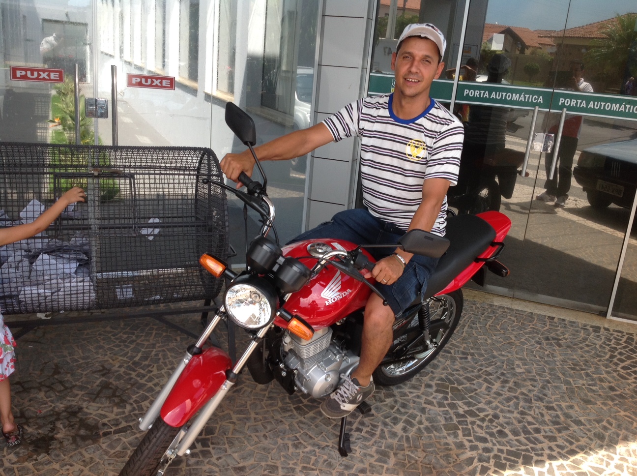 Reginaldo Faria dos Santos foi o ganhador da Moto 0K